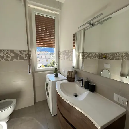 Casa Mina Daire Mandello del Lario